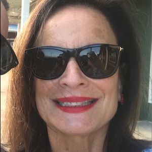 Meet your Posher, Laurie